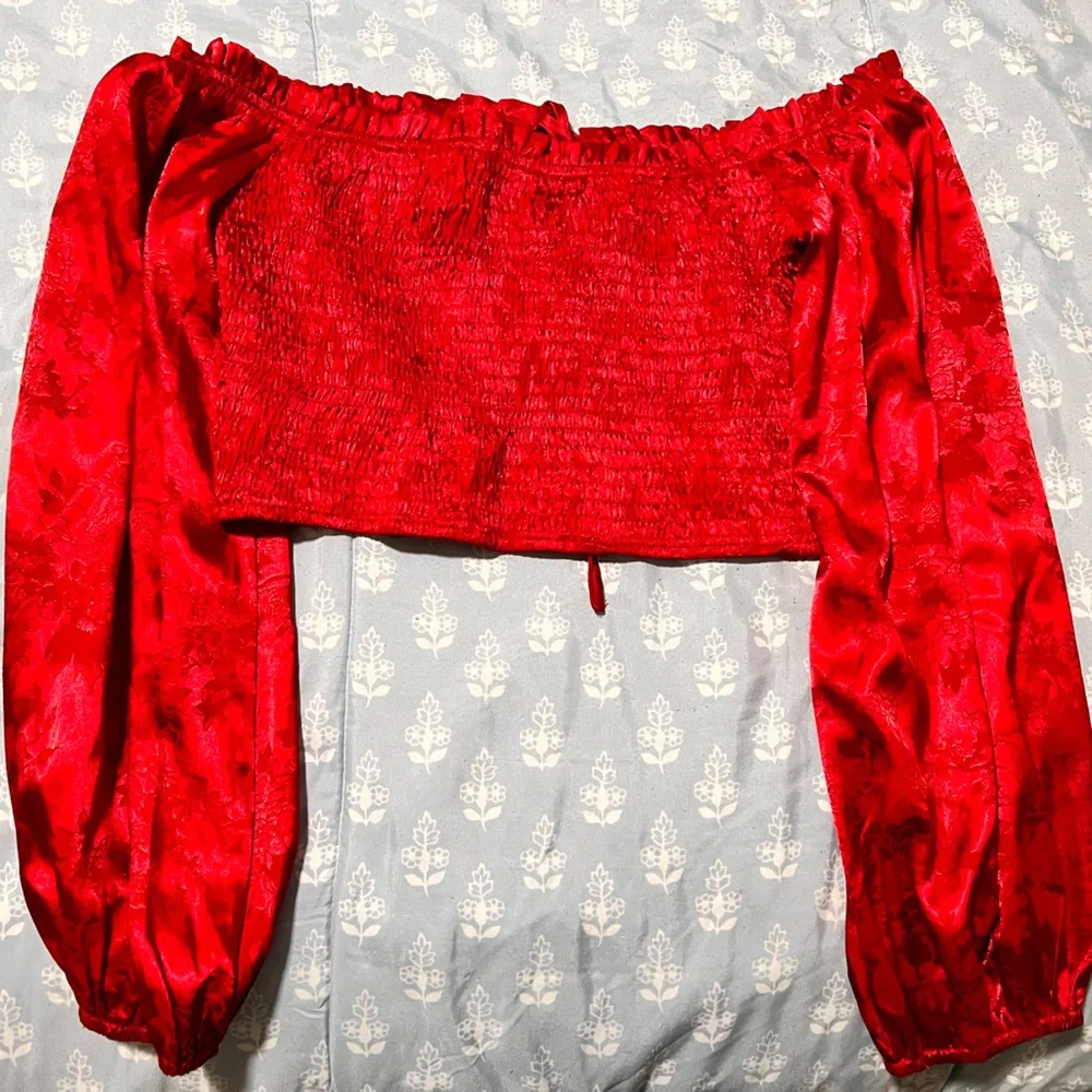 Cropped Top - Picture 2 of 3
